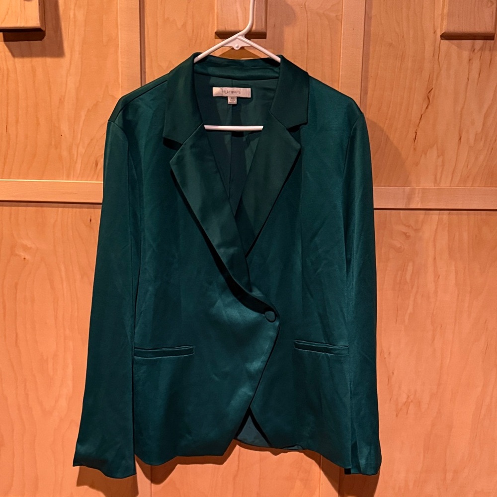 NWOT Flat White Elegant Green Women's Blazer